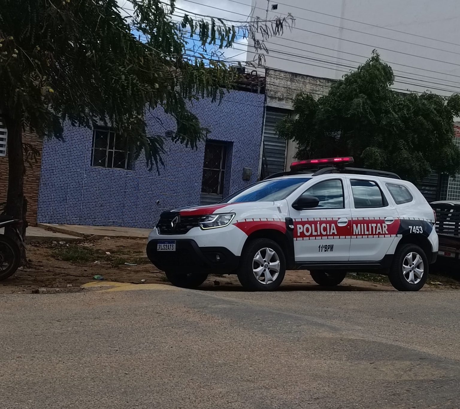 Homem é encontrado morto dentro de residência, em Monteiro