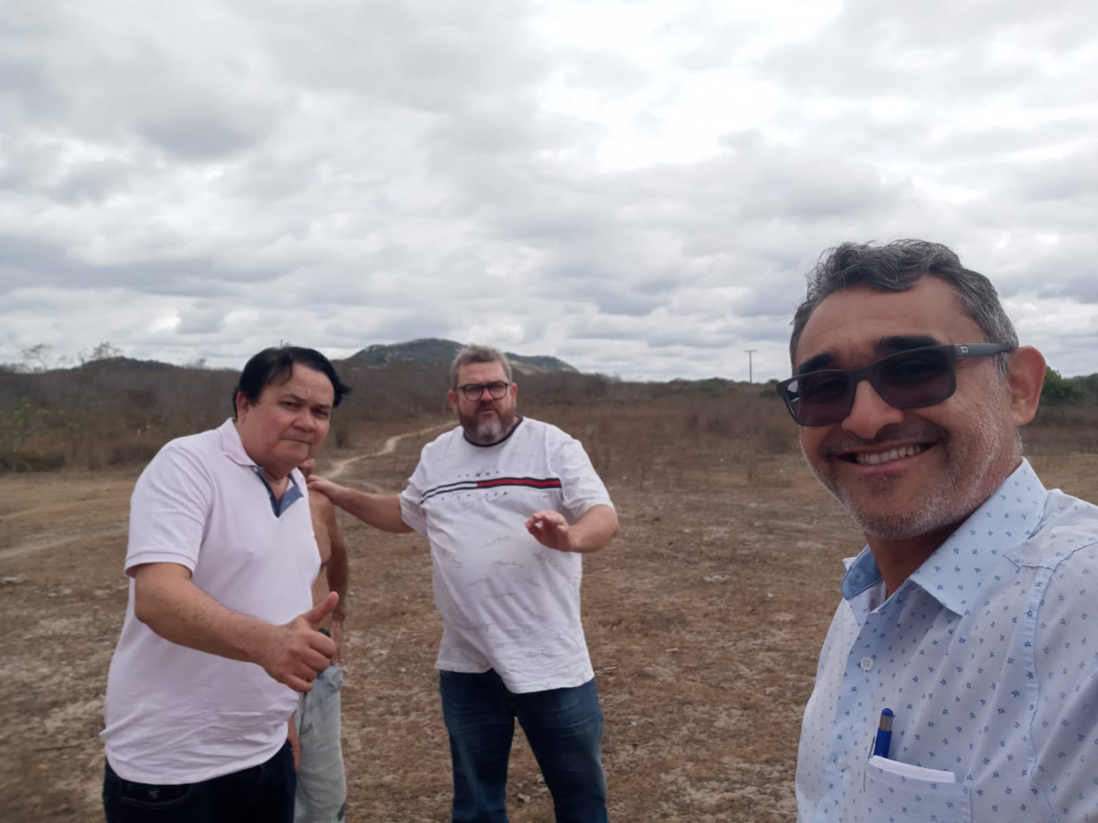 Prefeito, Secretário e Presidente da Câmara de Serra Branca visitam localidade para construção de Escola Municipal