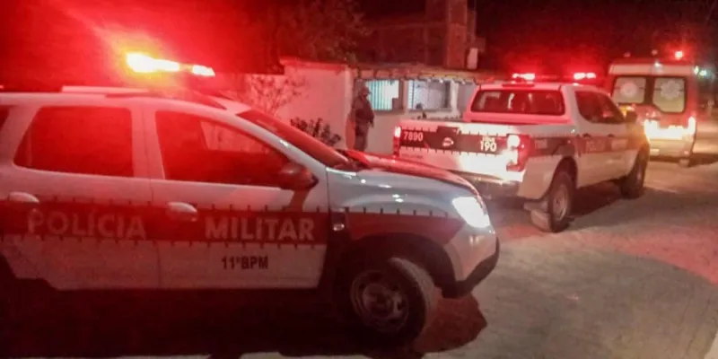 Ataque a tiros deixa dois jovens mortos em cidade da PB; Perícia foi interrompida por tiroteio