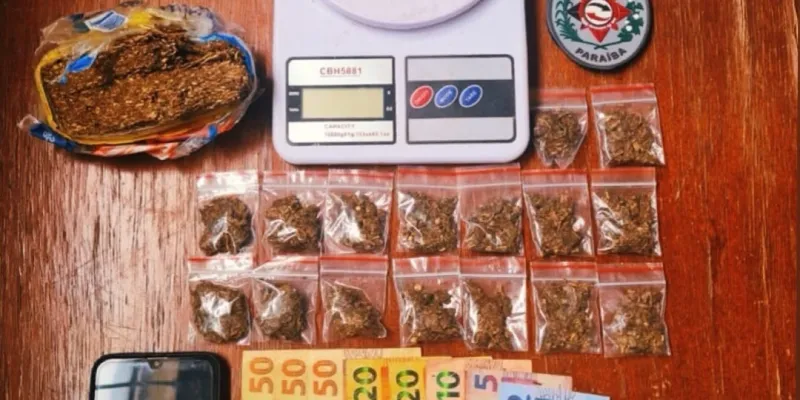 Polícia Militar apreende drogas e captura suspeitos durante operação no Cariri