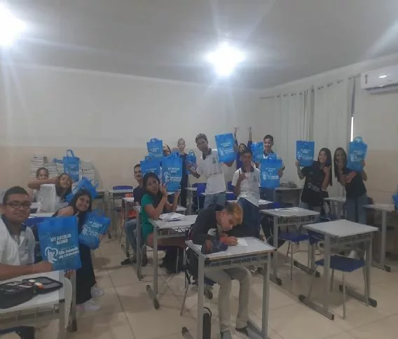 Prefeitura de São Sebastião do Umbuzeiro realiza entrega de itens escolares para estudantes da rede municipal