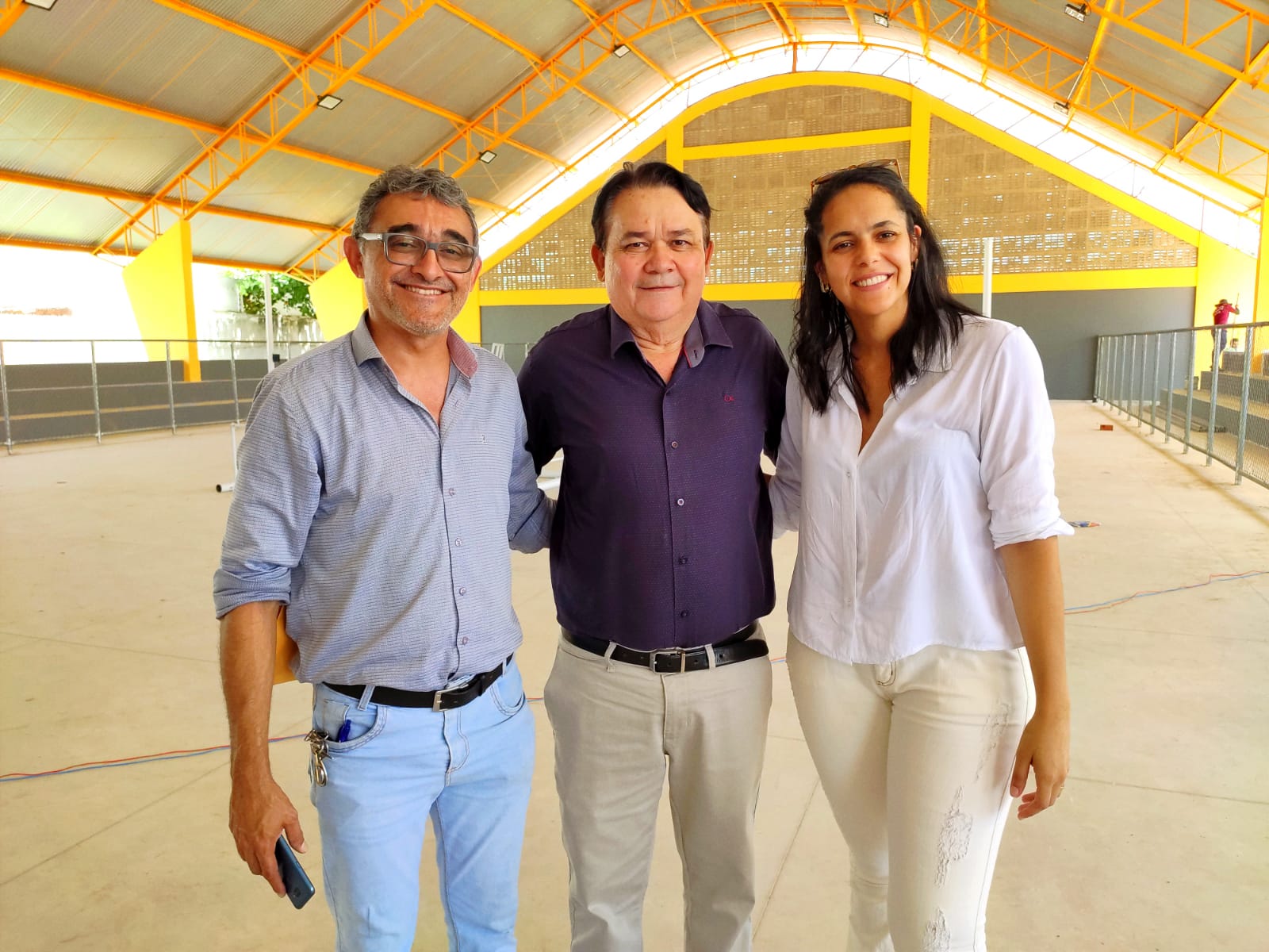 Prefeito Vicente Fialho visita obra de Quadra Poliesportiva em Serra Branca e garante entrega para o mês de abril