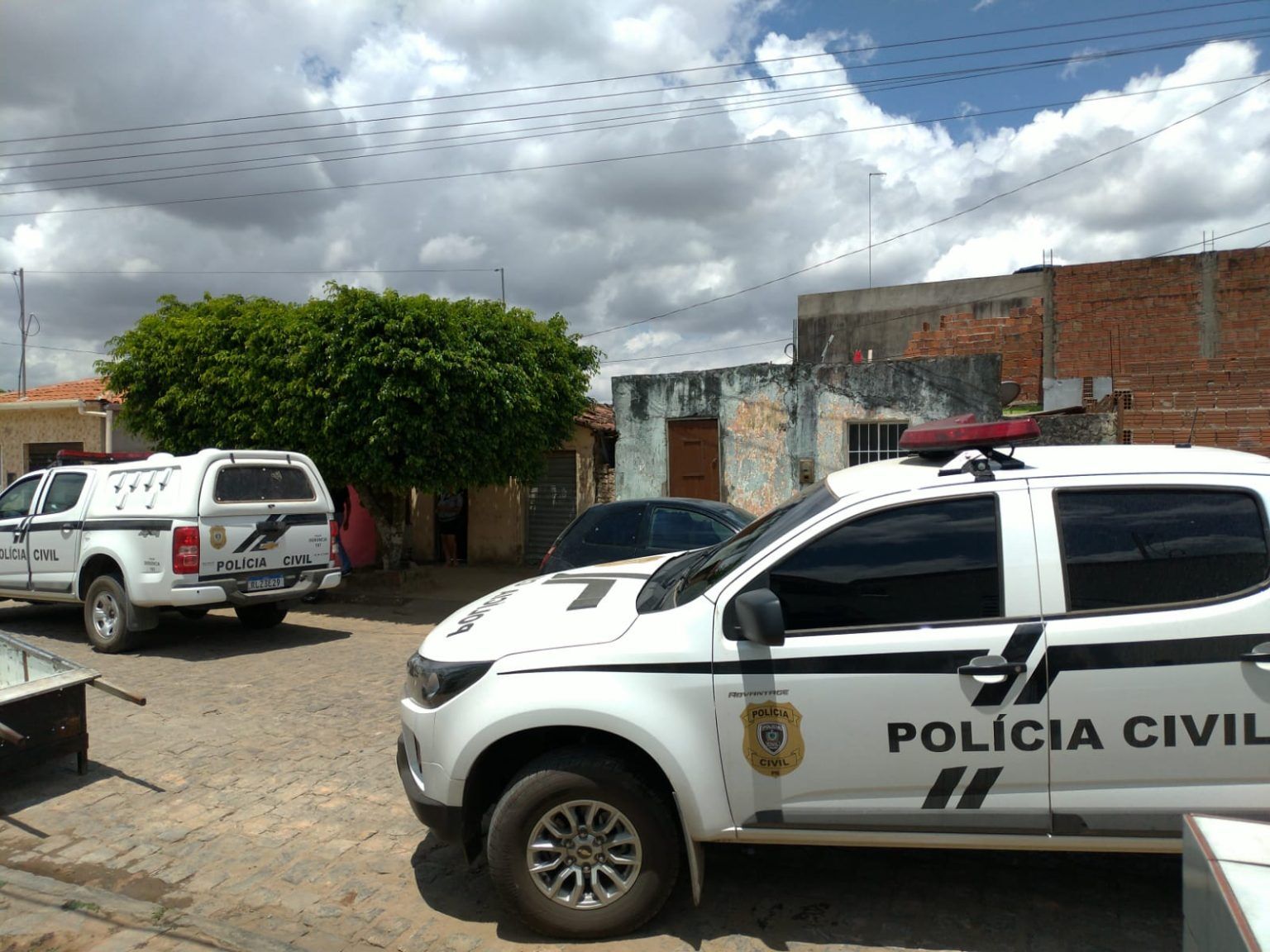 Mãe e dois filhos são encontrados mortos dentro de casa na Paraíba