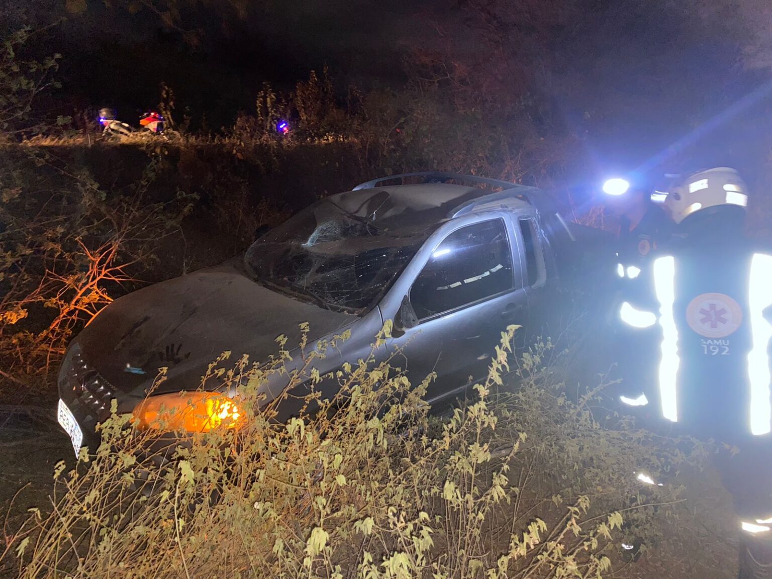 Acidente na BR-412 em Monteiro: Carro capota e condutor é hospitalizado