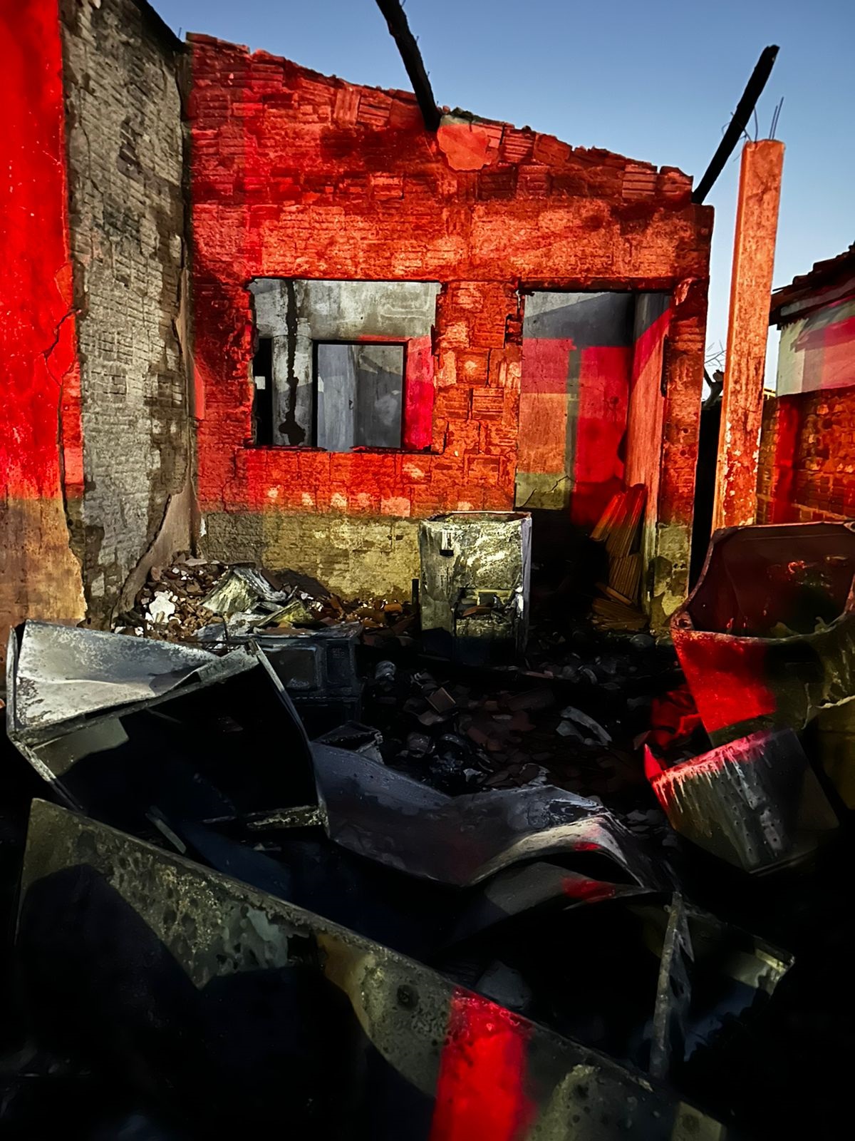 7ª Companhia Independente de Bombeiro Militar, é acionada para apagar um incêndio em residência de Monteiro