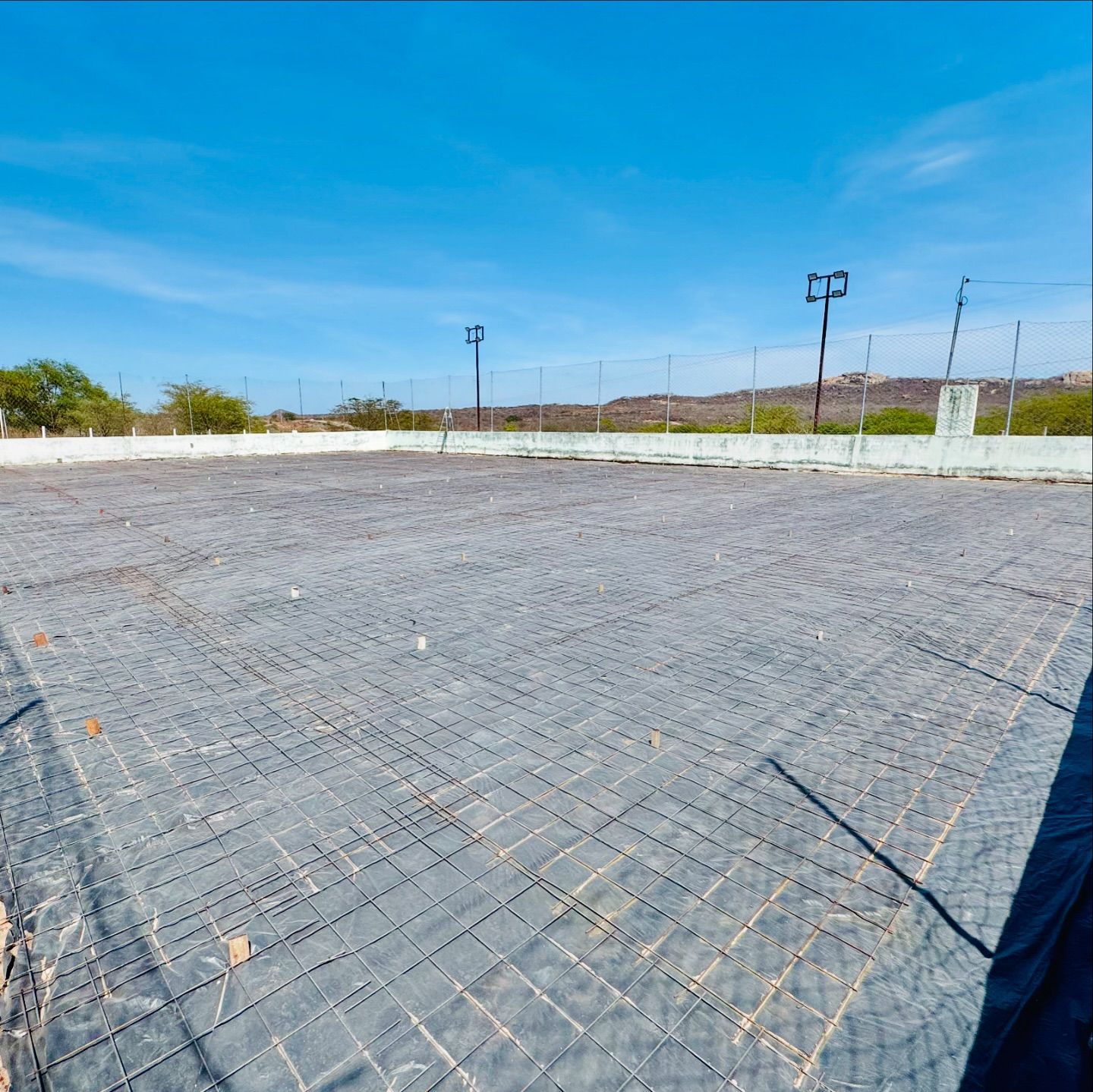 Prefeitura Municipal de São José dos Cordeiros inicia reforma da quadra poliesportiva da comunidade de Simão Lopes