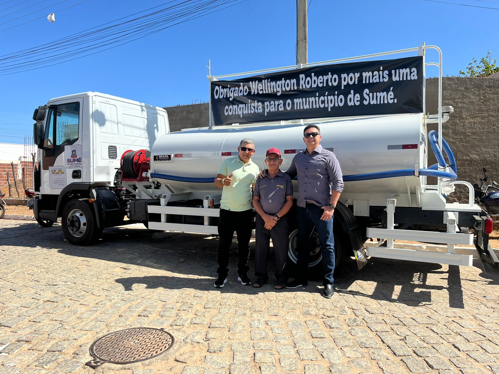 Município de Sumé recebe caminhão pipa zero quilômetro