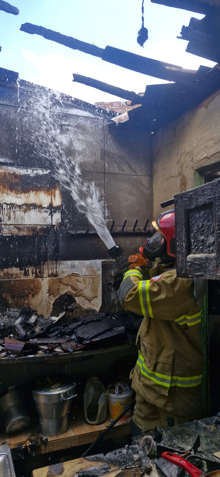 Corpo de Bombeiros Militar apaga incêndio no Restaurante Cariri, em Sumé