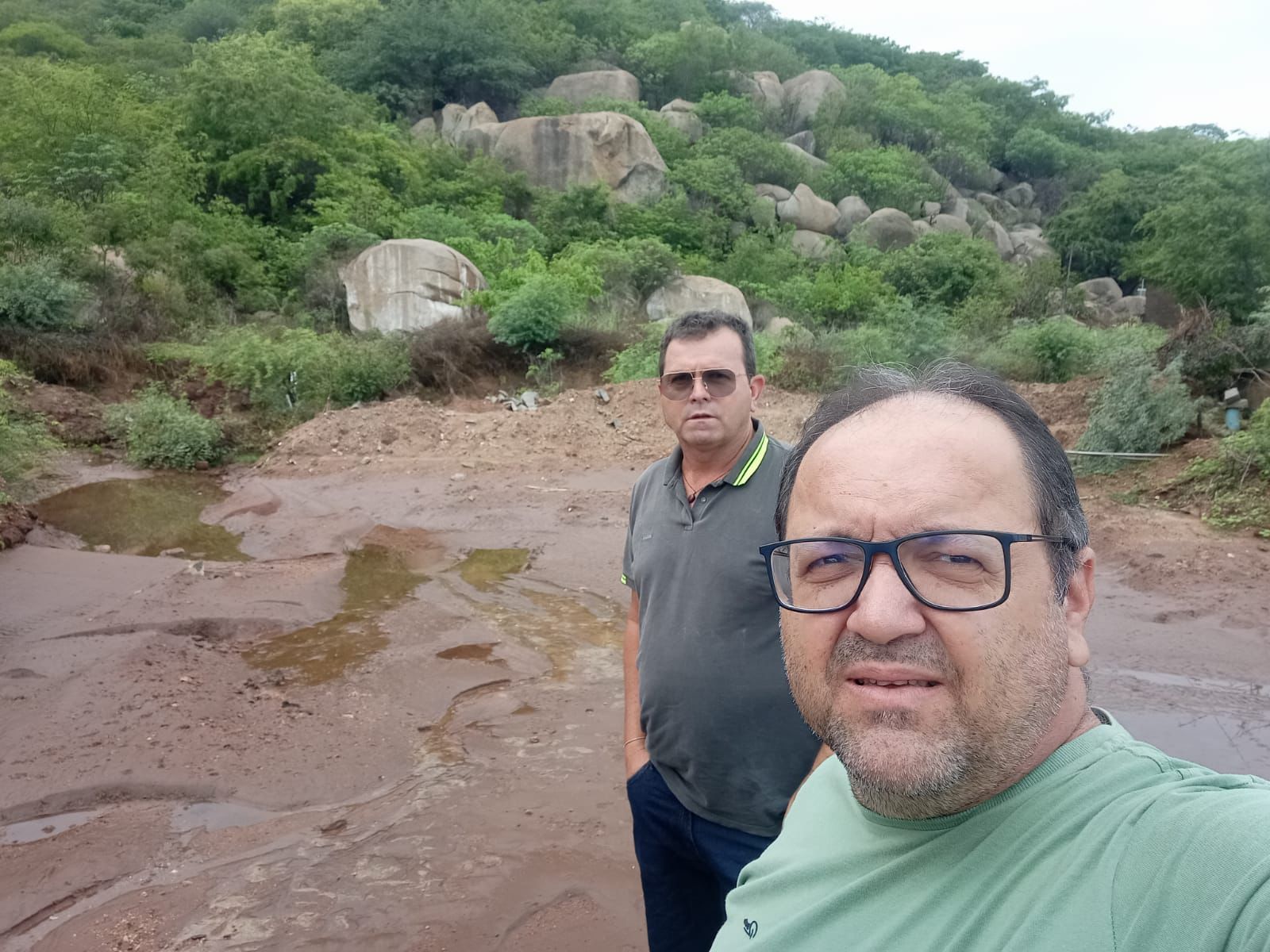 Após chuvas, presidente da Câmara de Vereadores e prefeito visitam bairros e loteamentos do município de Sumé