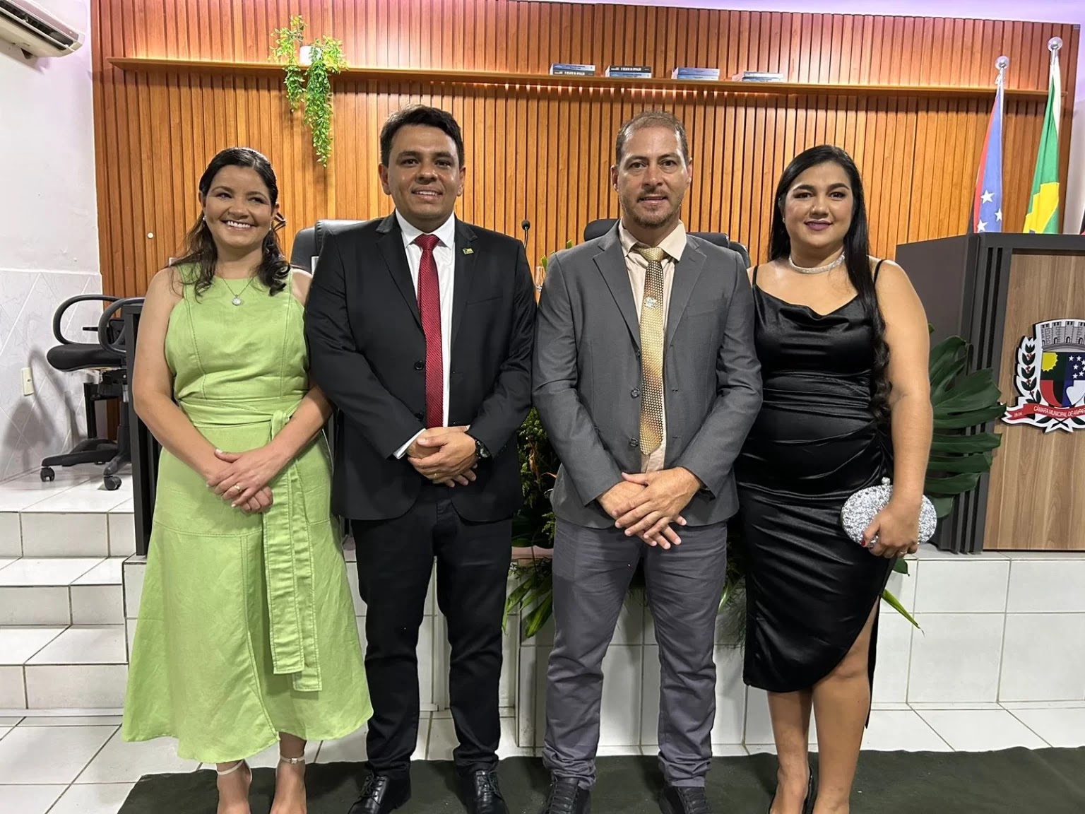 Prefeito Tarcio Gabriel e vice-prefeito Cícero Maciel tomam posse em Amparo e agradecem à população