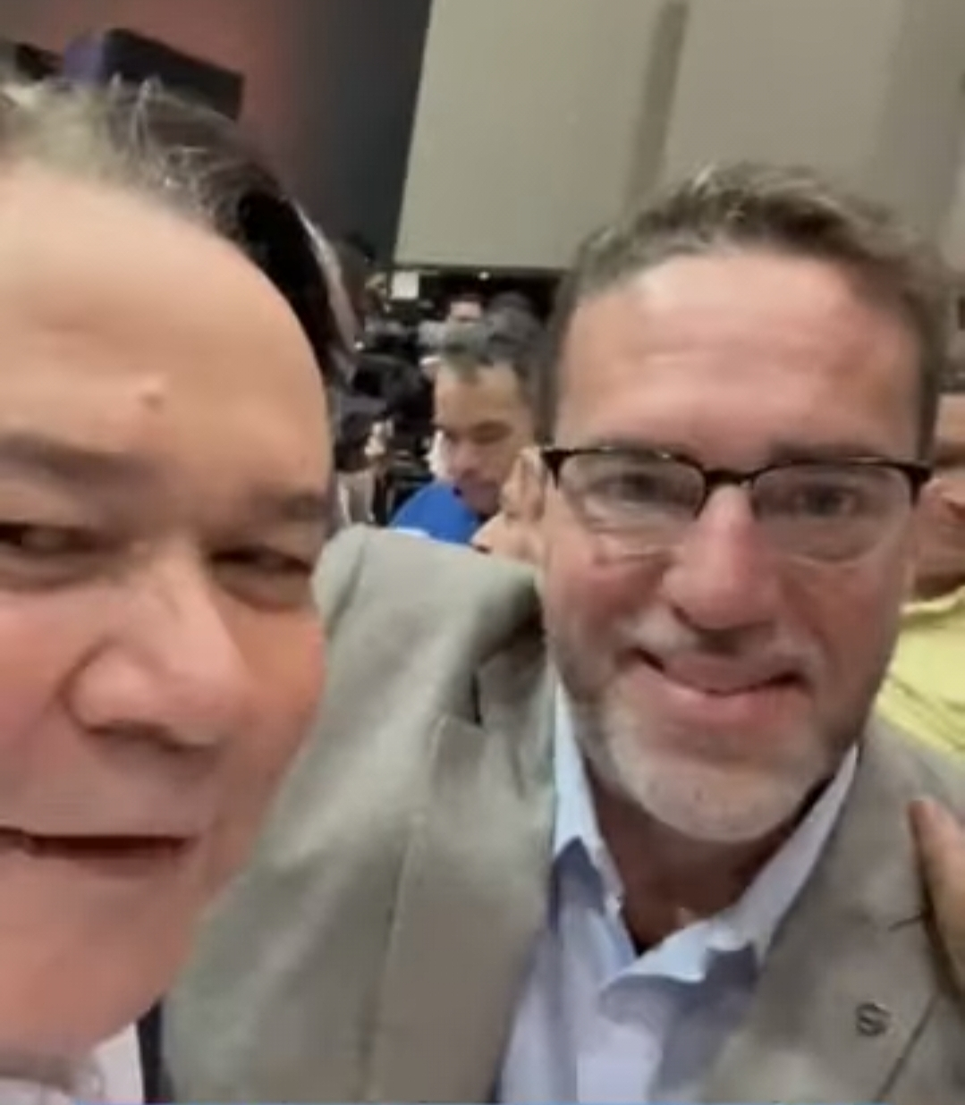 Mofi promove encontro inusitado entre Ex Prefeito Souzinha e Prefeito Alexandre em evento do governo do Estado