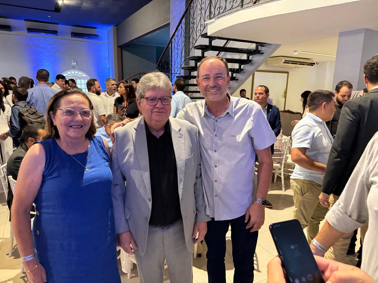 Prefeito Chico de Eulina celebra conquista da estrada entre São João do Cariri à Parari e agradece ao governador por novas ações para o município
