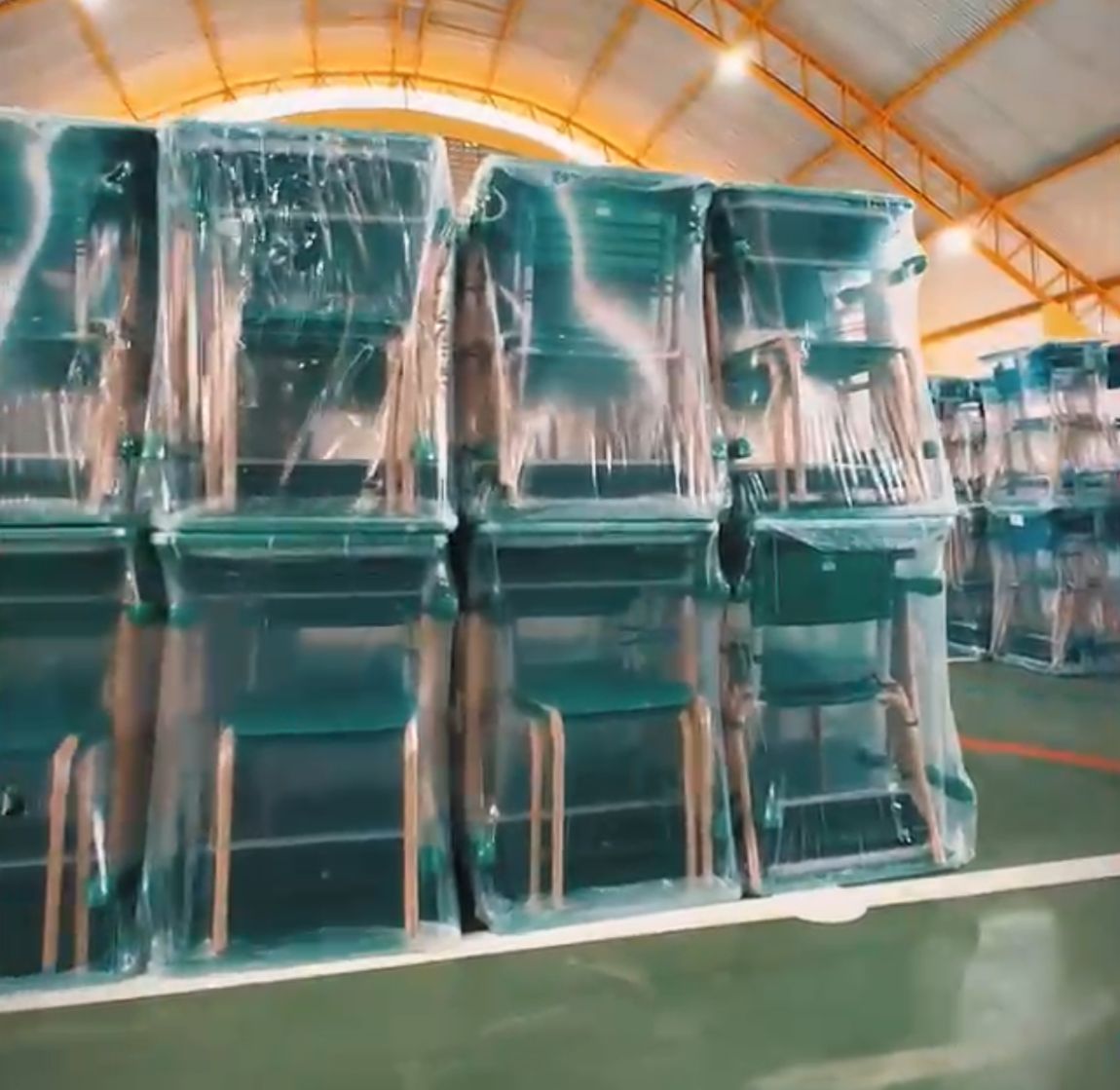 Prefeitura de Camalaú adquire novo mobiliário para escolas do município