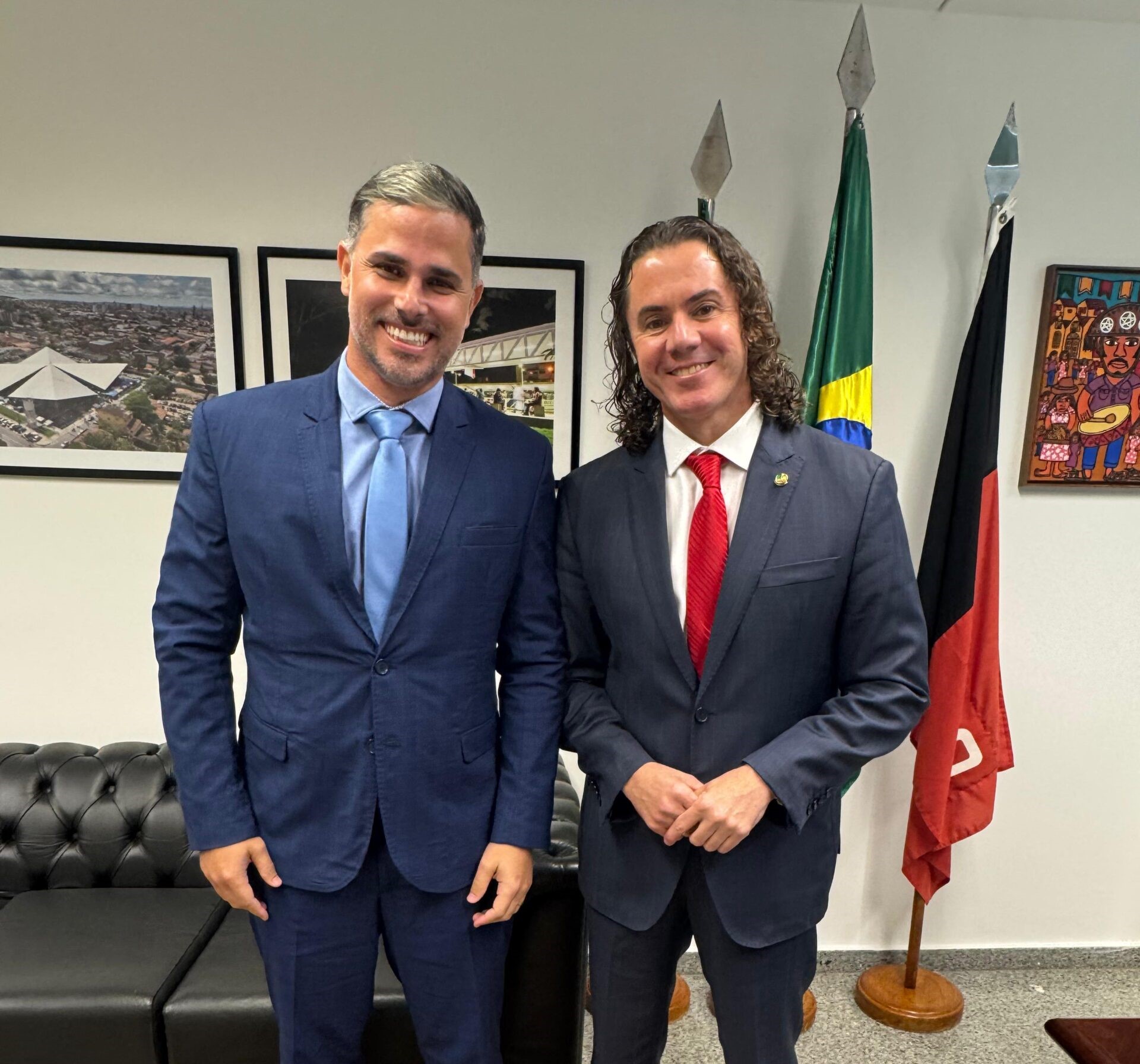 Prefeito de São José dos Cordeiros se reúne com Senador Veneziano e solicita recursos para portal e clube municipal