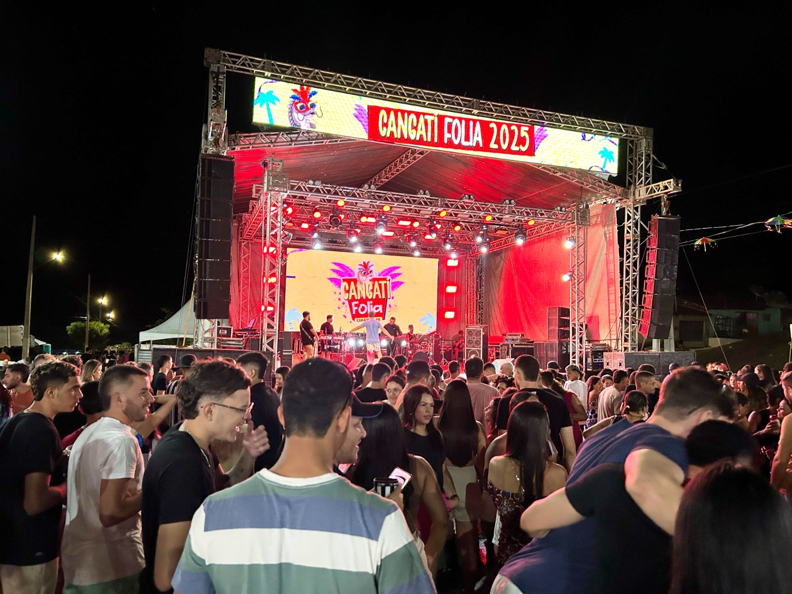 Cangatifolia 2025 começou com muita animação e promete agitar Caraúbas até terça-feira