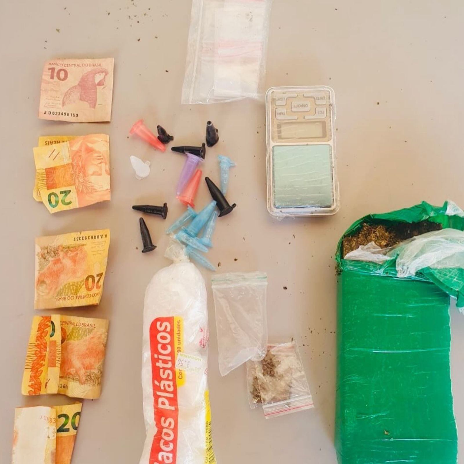 Polícia Militar apreende drogas e encontra crianças em situação de abandono em Monteiro
