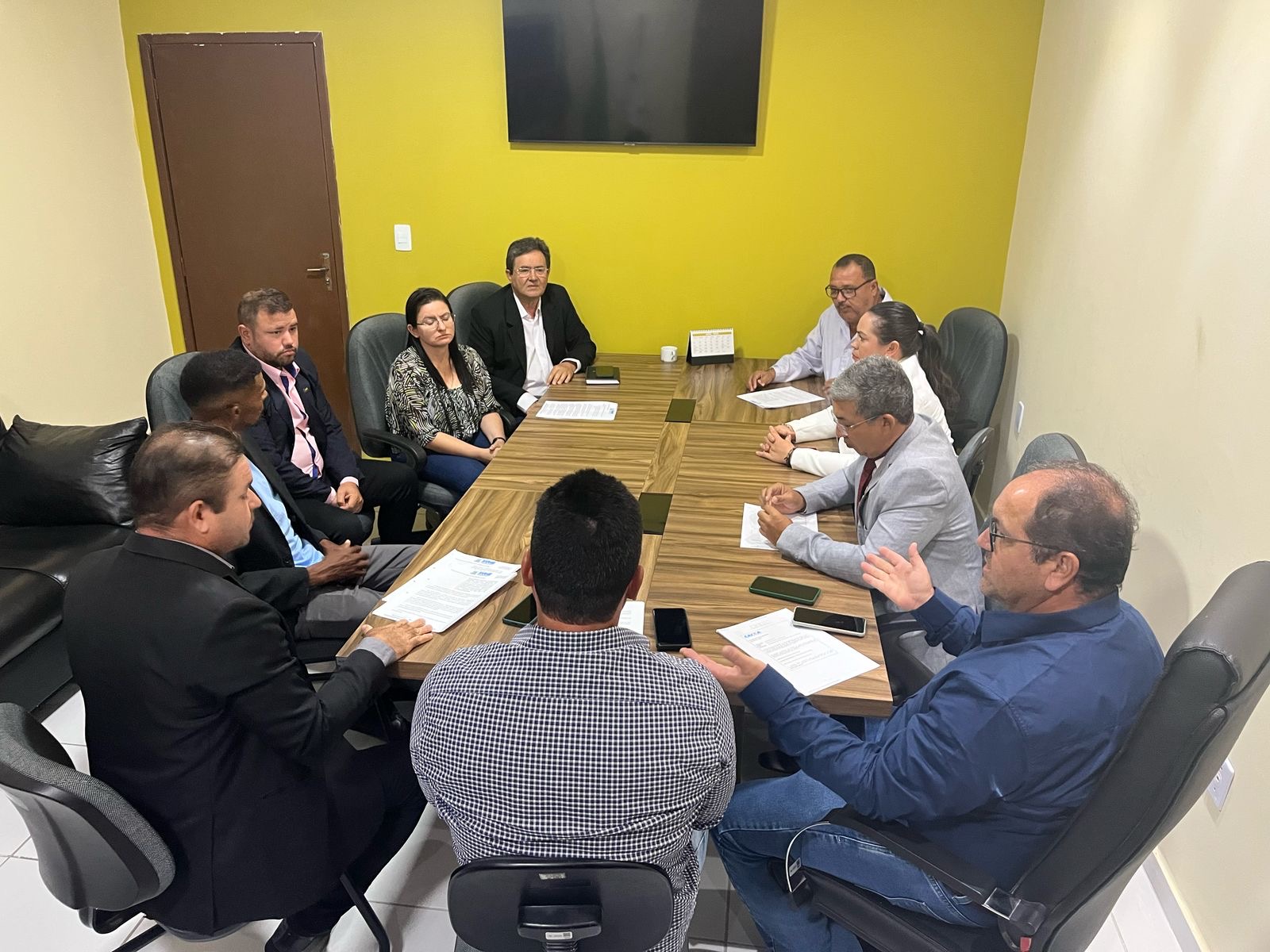 Vereadores se reúnem com a secretária de Educação para discutir Projeto de Lei sobre Seleção de Gestores Municipais em Sumé