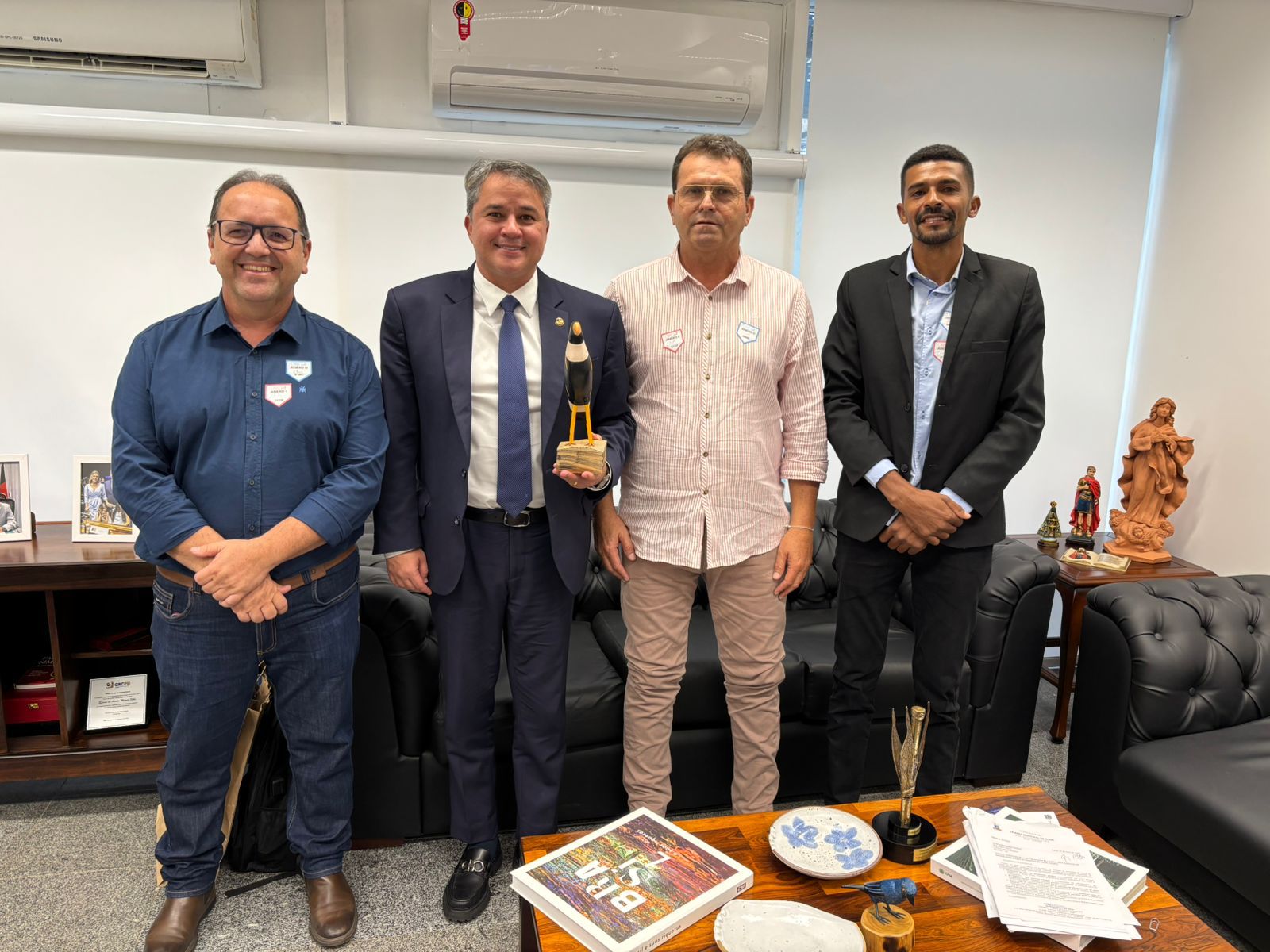 Presidente da Câmara Jeffeson Menezes, vereador Damião Rildo e prefeito Manezinho Lourenço cumprem agenda em Brasília e garantem recursos com o senador Efraim Filho para o município