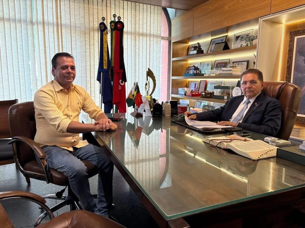 Adriano Galdino recebe prefeito Márcio Leite e destaca parceria pelo desenvolvimento do Cariri