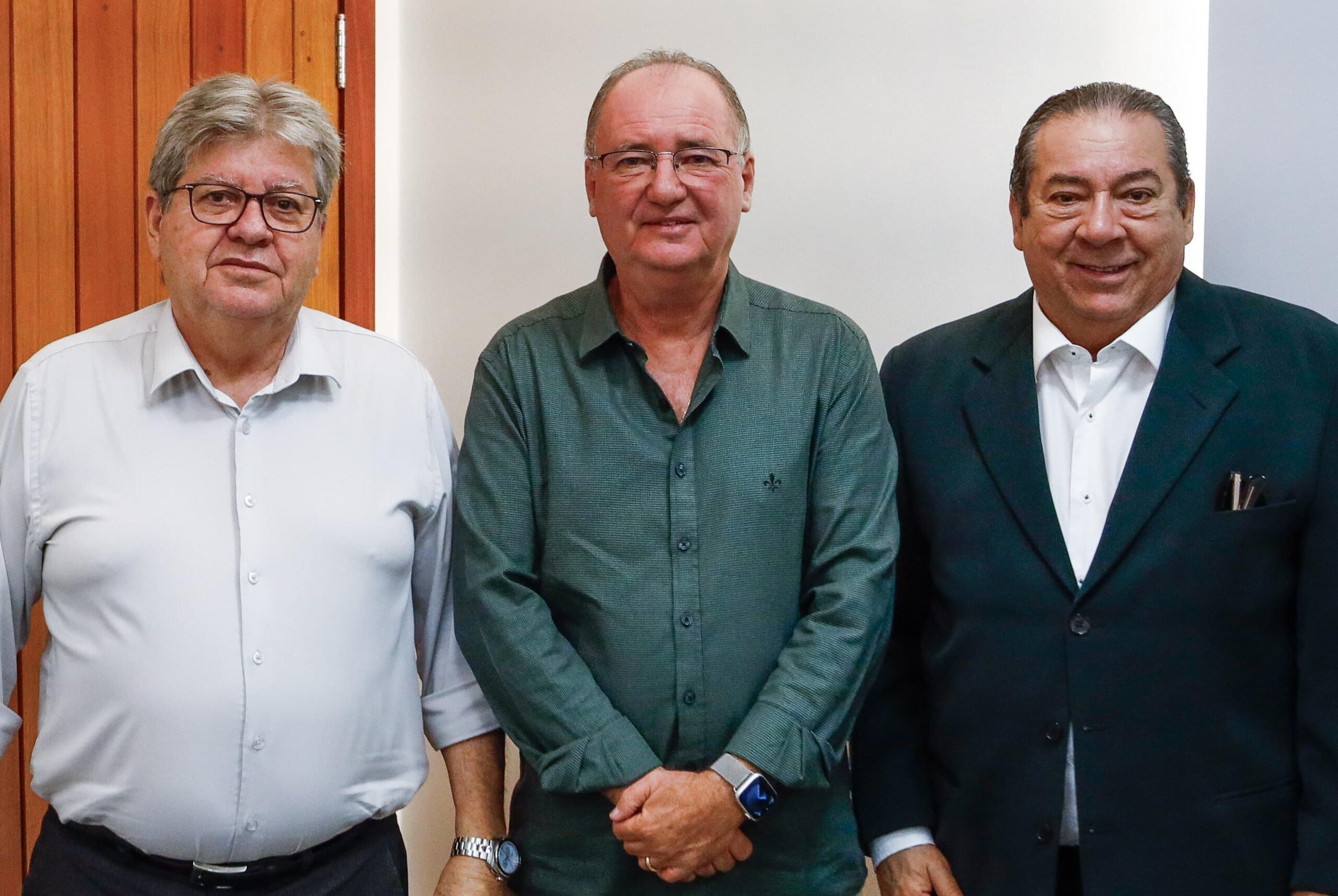 Prefeito Genival Queiroz garante novos investimentos para Parari após audiência com o governador João Azevêdo