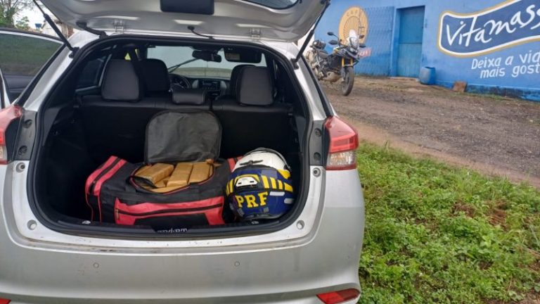 PRF apreende 30 kg de drogas em veículo roubado no Cariri da Paraíba
