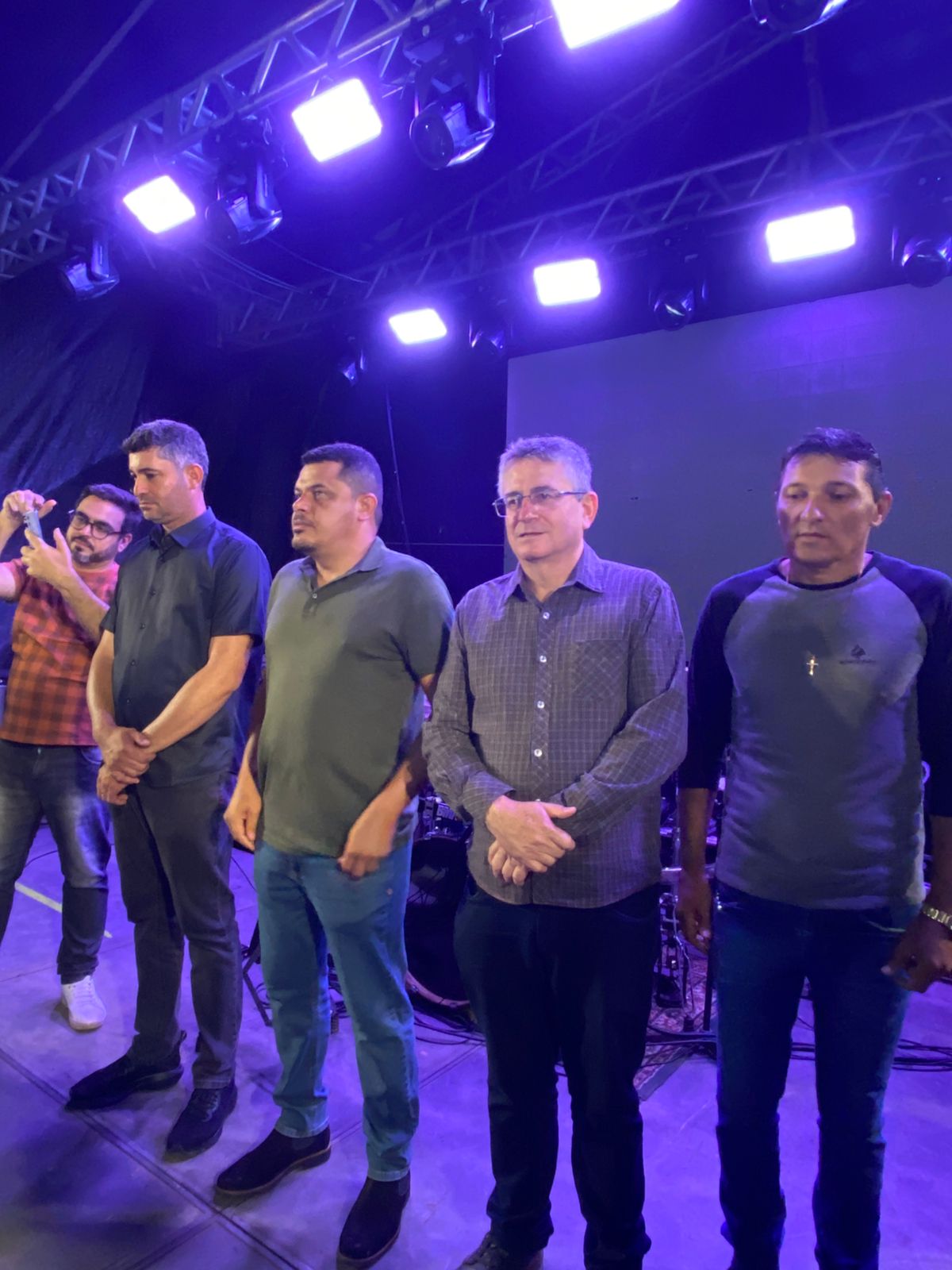 Momento histórico: Prefeito Nerivan Gari assina PL que torna patrimônio cultural imaterial a festa do “forró do bandeirão” e estabelece sua integração oficial no calendário, de Caraúbas