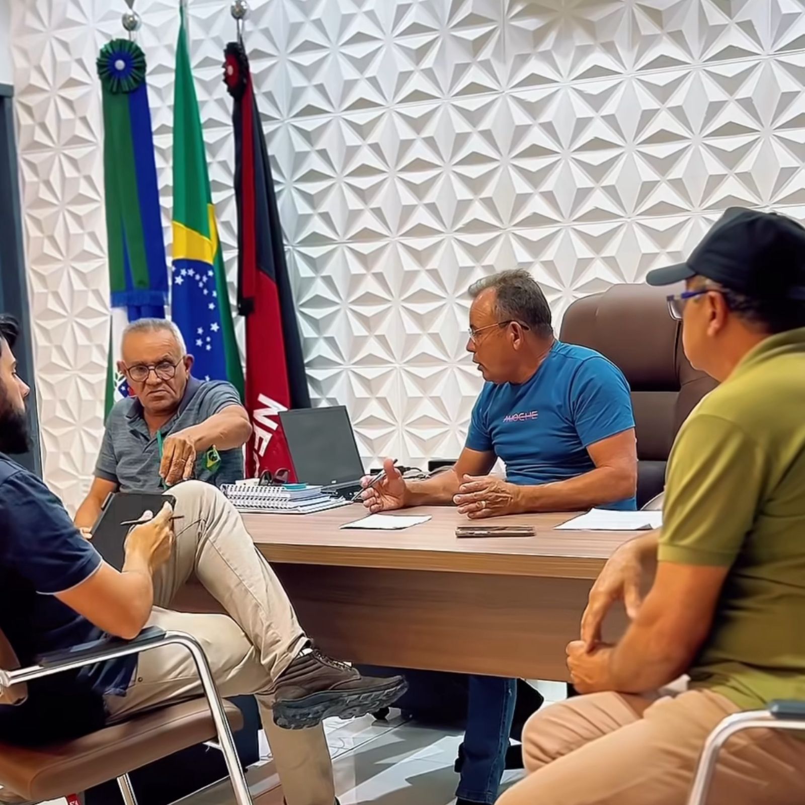 Prefeito de Livramento assina ordem de serviço para iluminação do Parque Linear com recursos de emenda do senador Veneziano