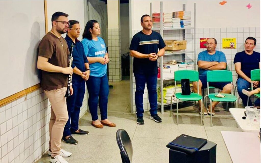 Jackson Delano realiza palestra motivacional com alunos da Filarmônica Manoel da Silva Almeida em São José dos Cordeiros