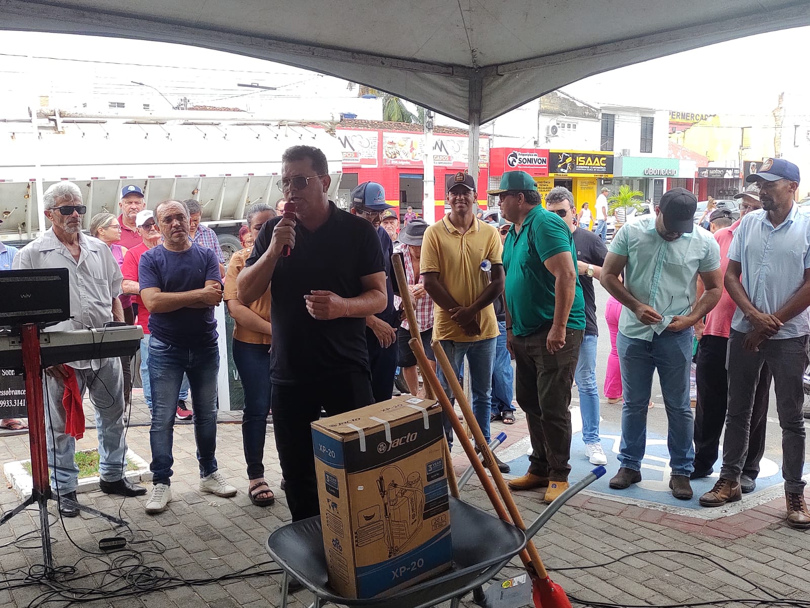 Ação Integrada da Prefeitura de Sumé homenageia agricultores pelo seu dia