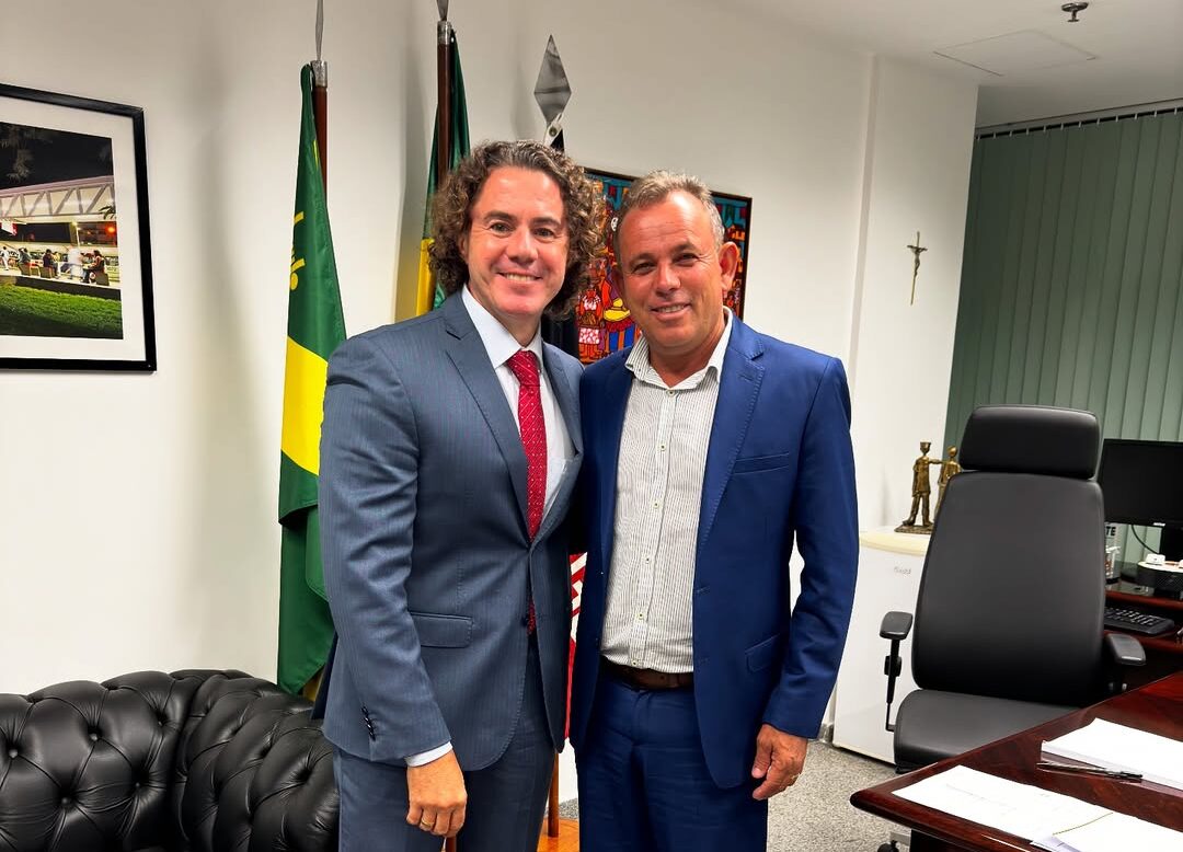Prefeito Nananda Barboza comemora aquisição de nova ambulância do SAMU e novos equipamentos para fortalecer a saúde pública de Livramento
