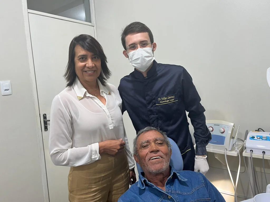 Prefeitura de Sumé realiza mais uma entrega de próteses dentárias e reforça o cuidado com a população