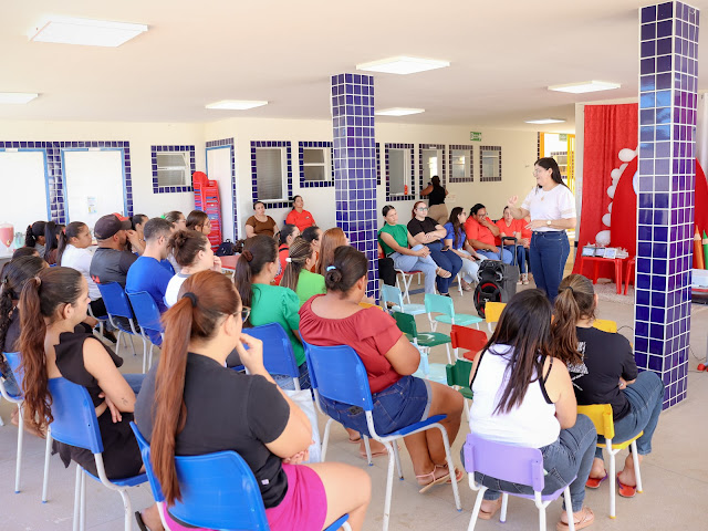 Secretaria de Educação de Amparo realiza encontros nas escolas para apresentar projetos que fortalecem a educação