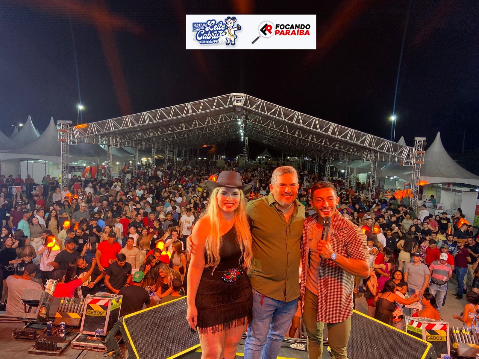 Shows de Delmiro Barros e Leandro Pinga Fogo agitam público na 2ª noite do Festival de Leite de Cabra, em Coxixola