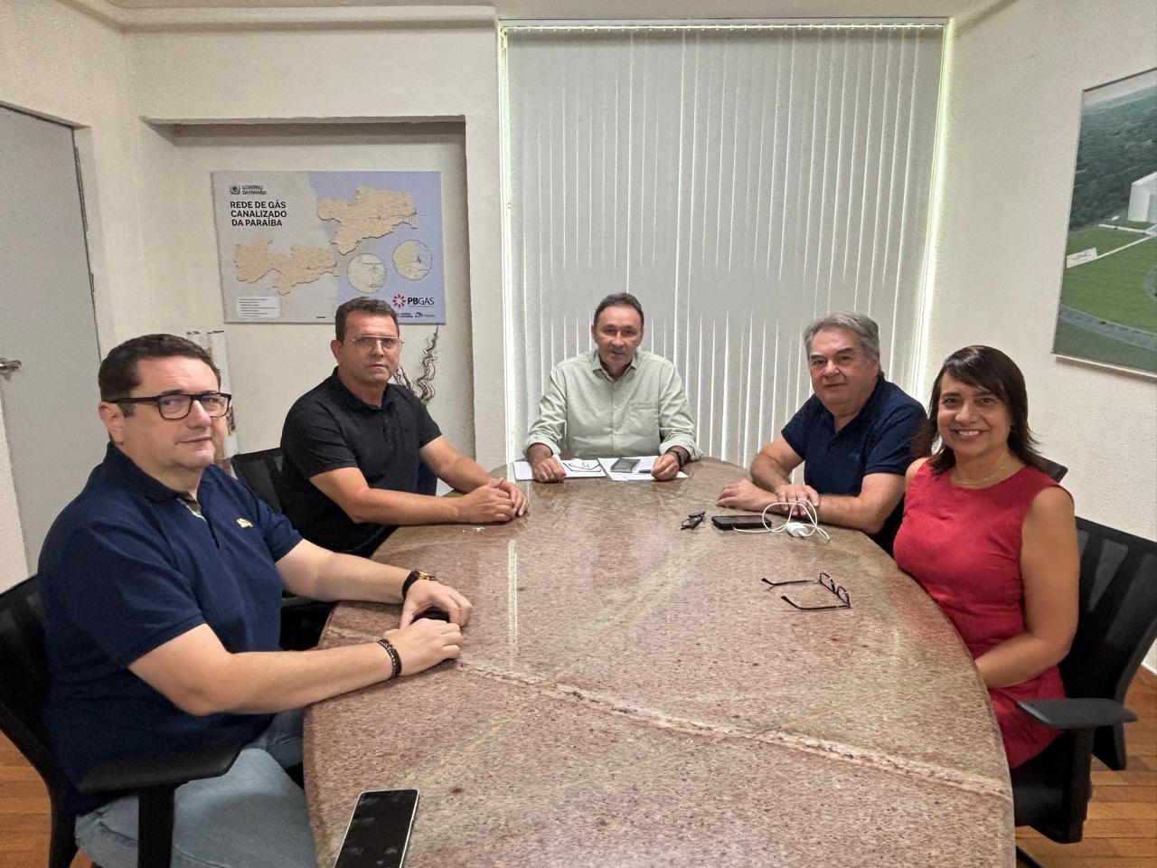 Prefeito de Sumé leva demandas do município em reunião com secretários de Estado