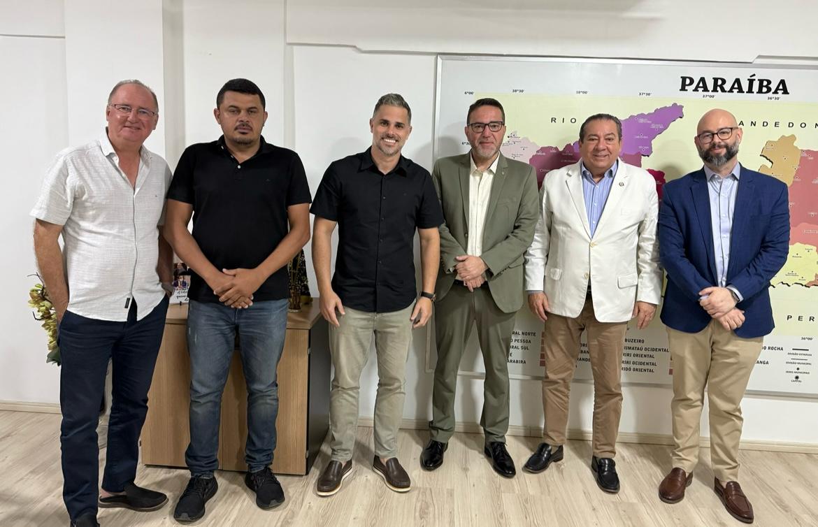 Prefeitos de sete cidades Cariri se unem em prol da reforma da cadeia pública de Serra Branca