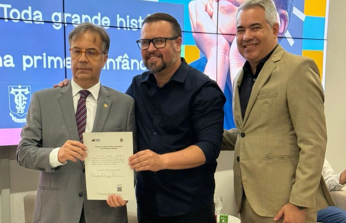 Prefeito de Camalaú participa de solenidade no TCE-PB e assina Termo de Compromisso com a Primeira Infância