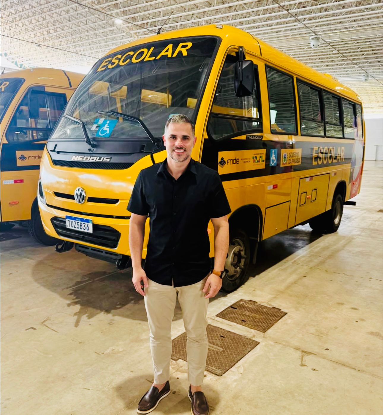 Prefeito Felício recebe novo ônibus escolar e reforça a frota municipal de São José dos Cordeiros