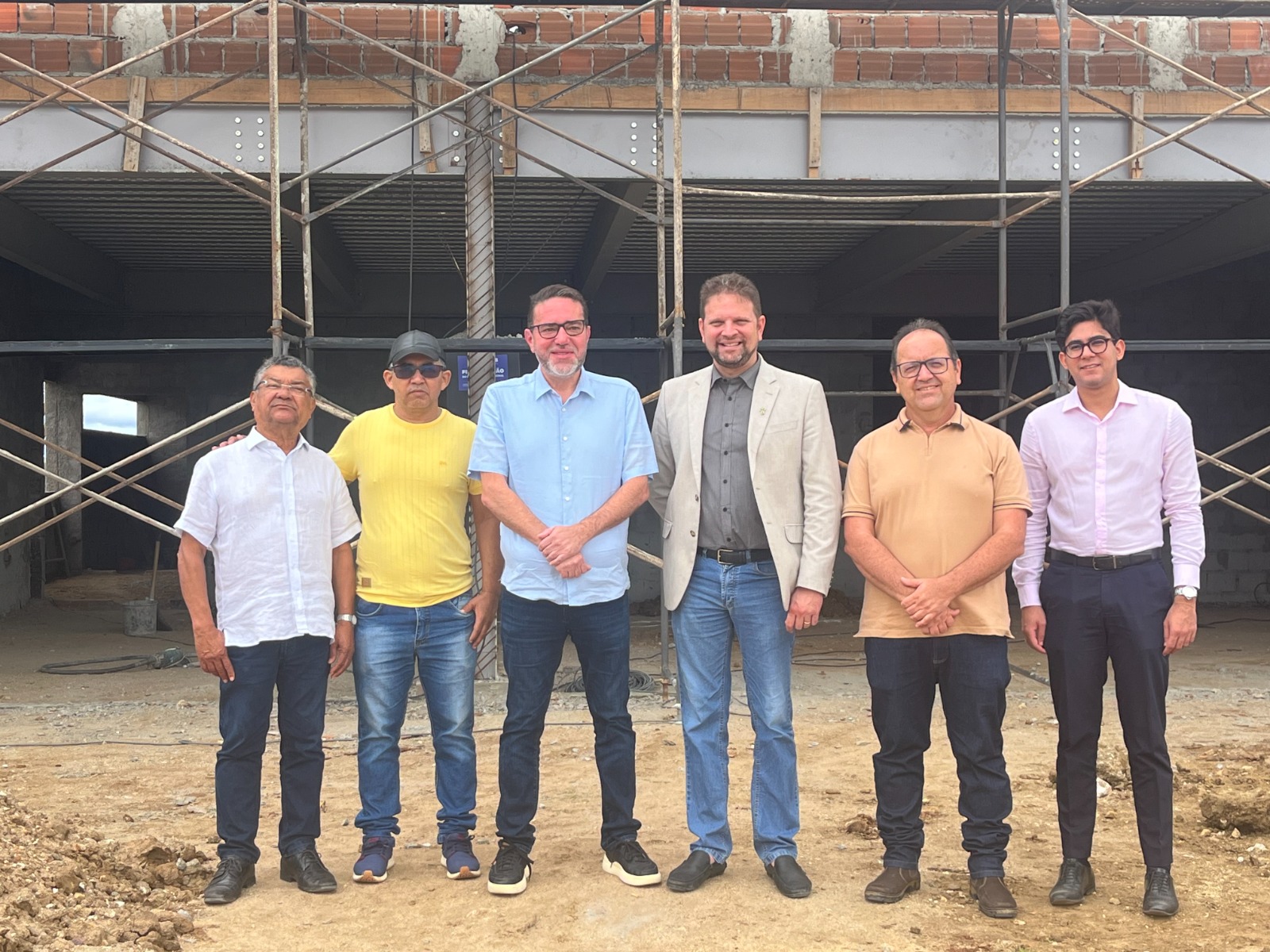 SUMÉ : Presidente da Câmara Jeffeson Menezes e vereador Arymatéia Silva visitam obras da unidade do Cariri do Hospital Napoleão Laureano