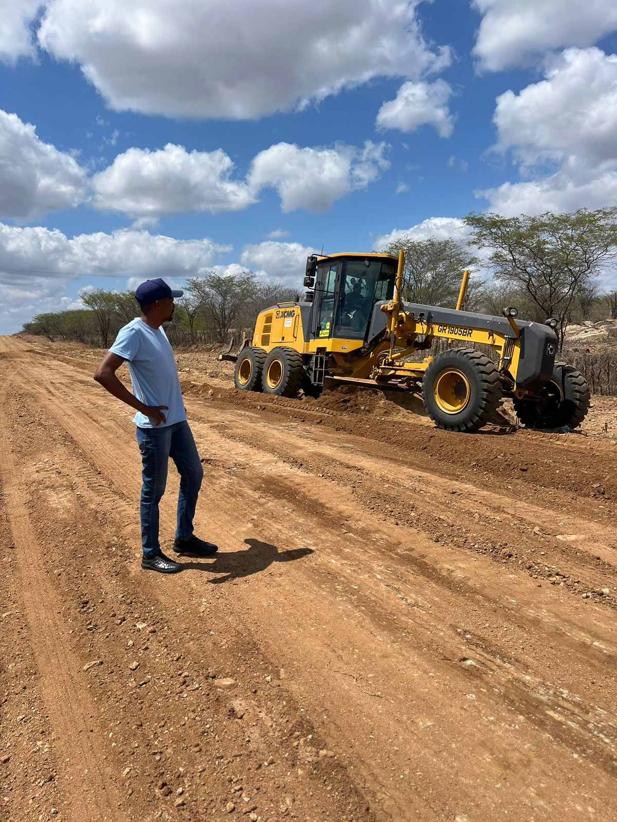 Vereador Damião do Pio X acompanha obras de recuperação da rodovia que liga Sumé a São José dos Cordeiros