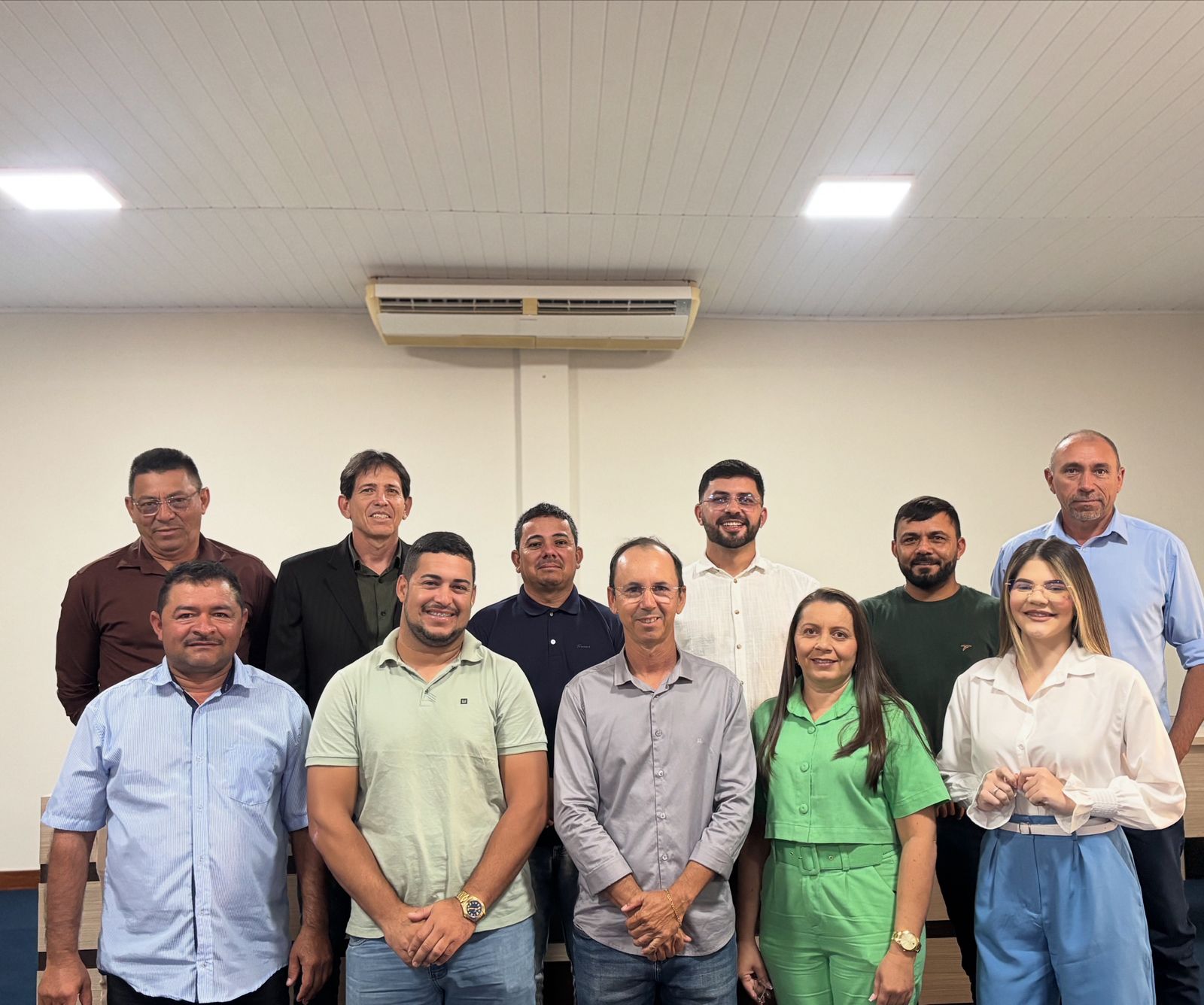 Câmara Municipal de Coxixola concede Título de Cidadãos Coxixolenses a casal empreendedor de Campina Grande e recebe vereadores de Caraúbas