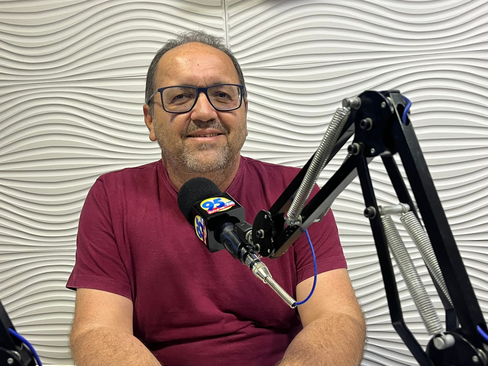 Jeffeson Menezes destaca melhorias no abastecimento de água e chegada de trator para a comunidade de Santo Agostinho, em Sumé