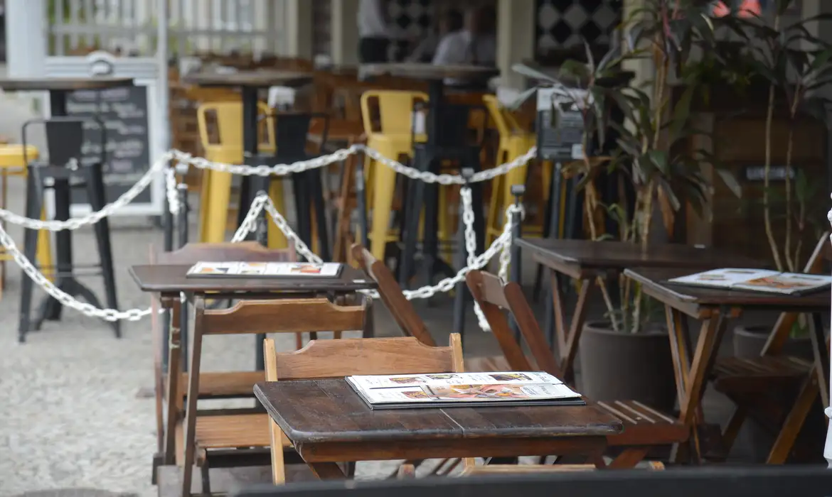 Lei obriga treinamento contra engasgo para funcionários de restaurantes