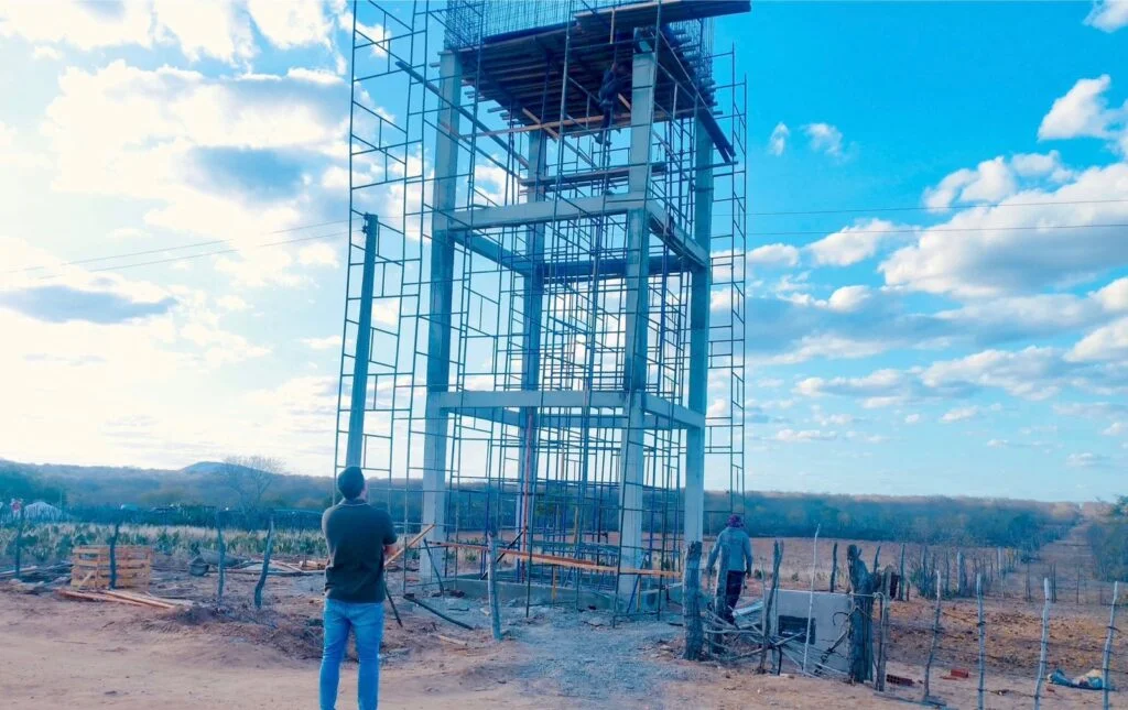 Prefeito Felício Queiroz acompanha obras de abastecimento de água nas comunidades de Lagoa de Roça e Algodão