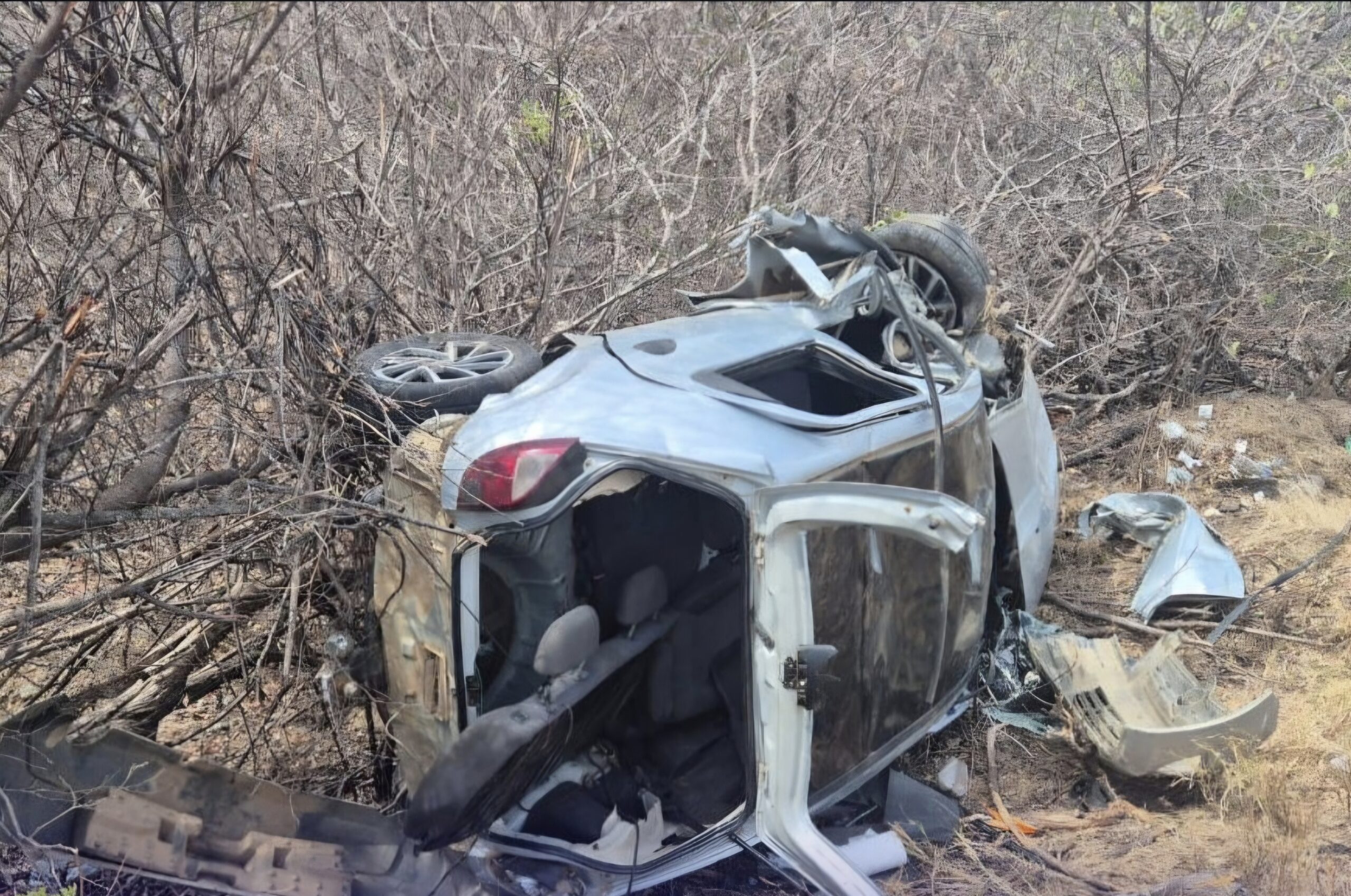 Colisão entre carro e ônibus escolar deixa uma pessoa ferida em Serra Branca/PB