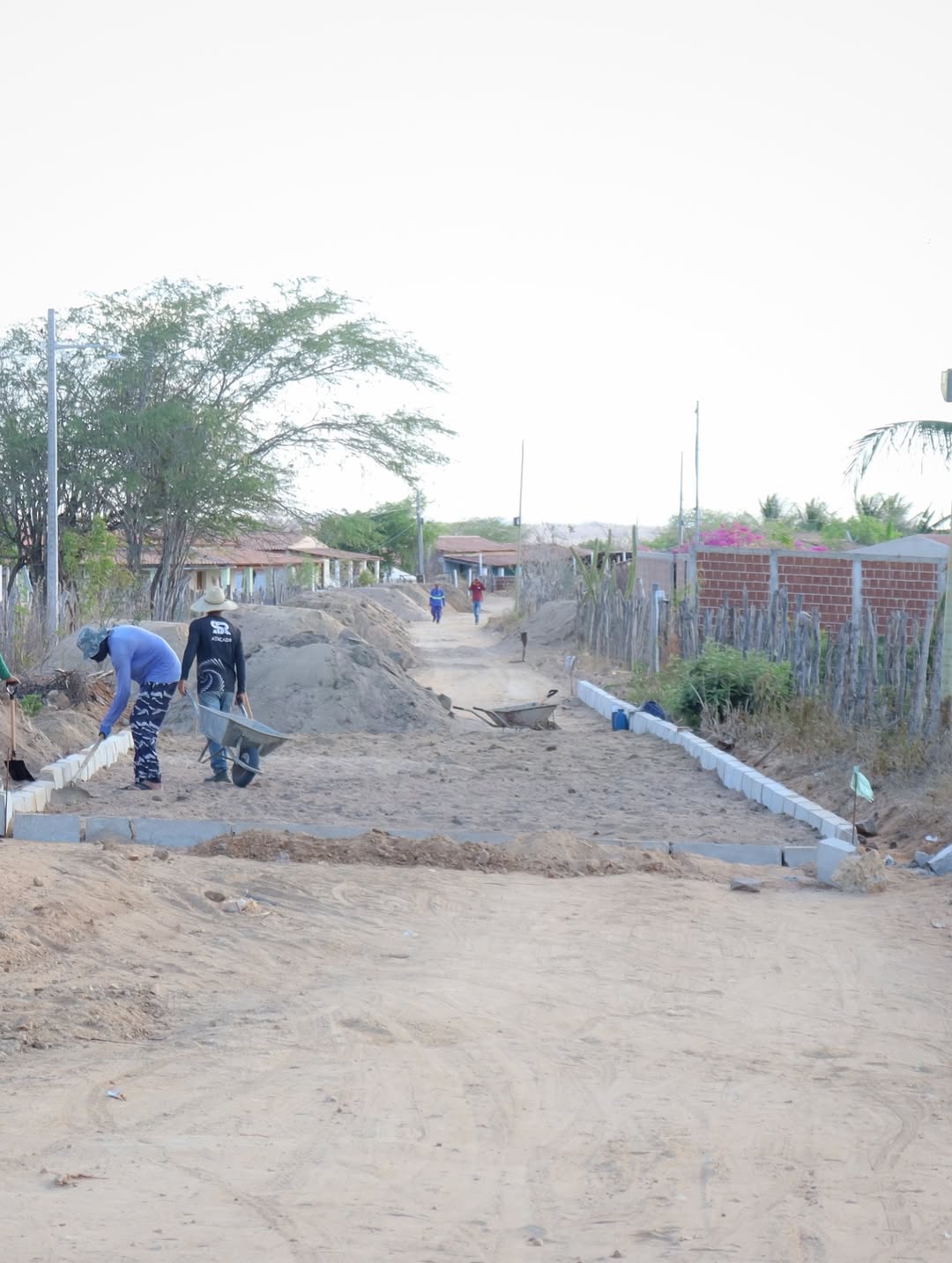 Prefeitura de Amparo inicia pavimentação em paralelepípedos na Vila Salgadinho