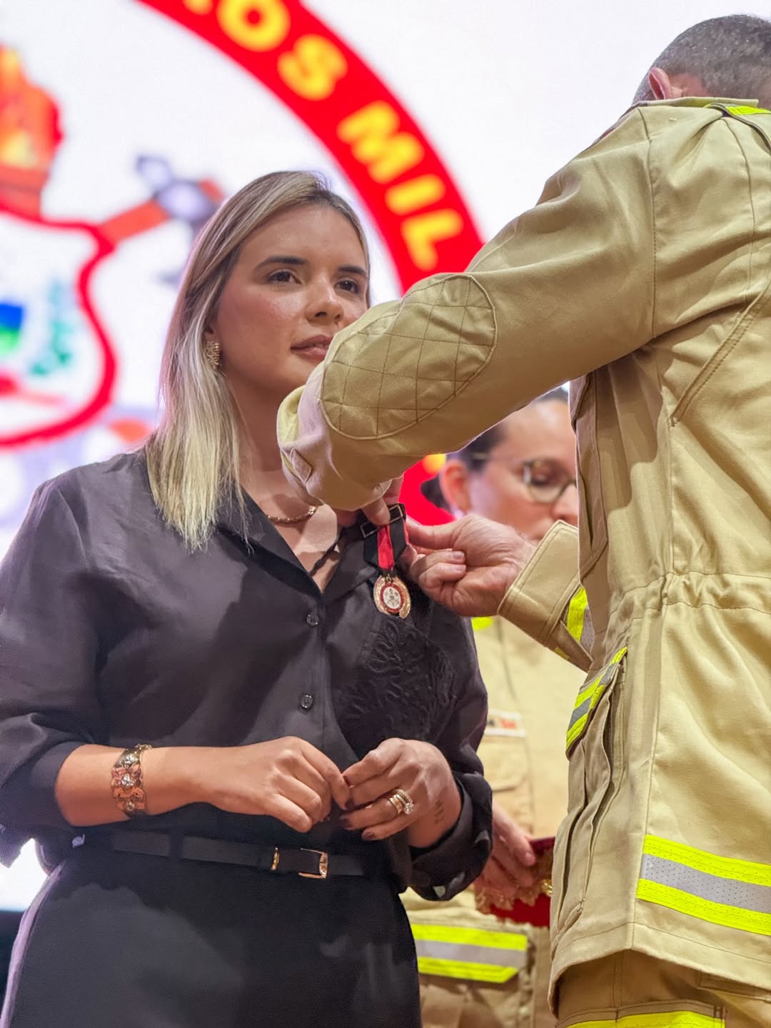 Prefeita de Juazeirinho é homenageada pelo Corpo de Bombeiros Militar da Paraíba