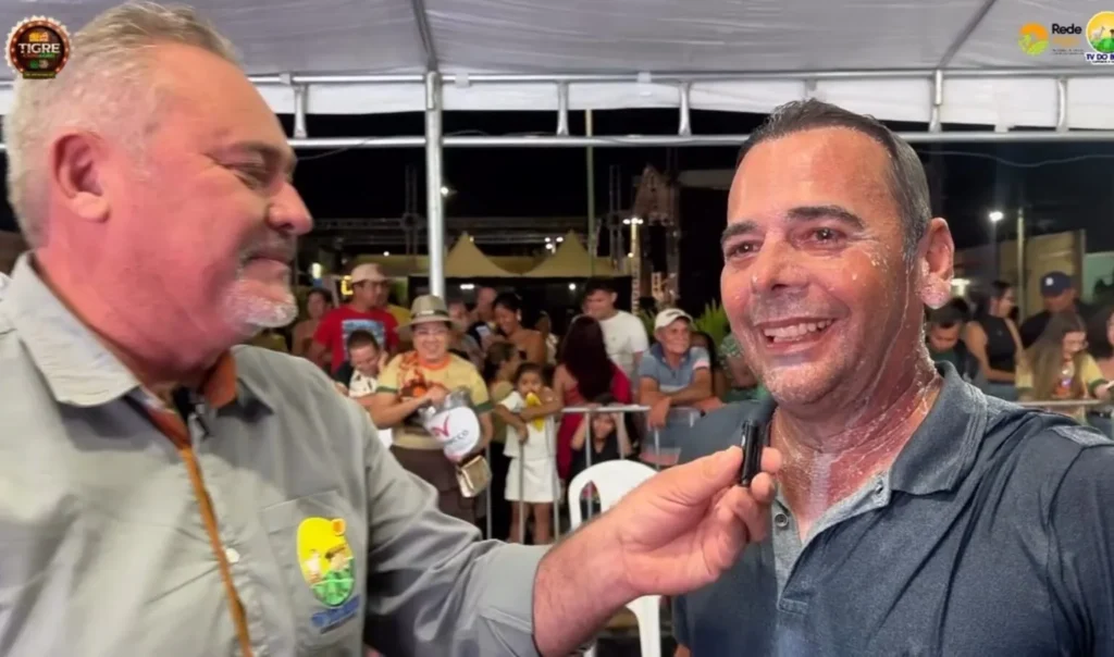 Prefeito Márcio Leite celebra sucesso da Tigre ExpoAgro 2025 e participa do tradicional banho de leite
