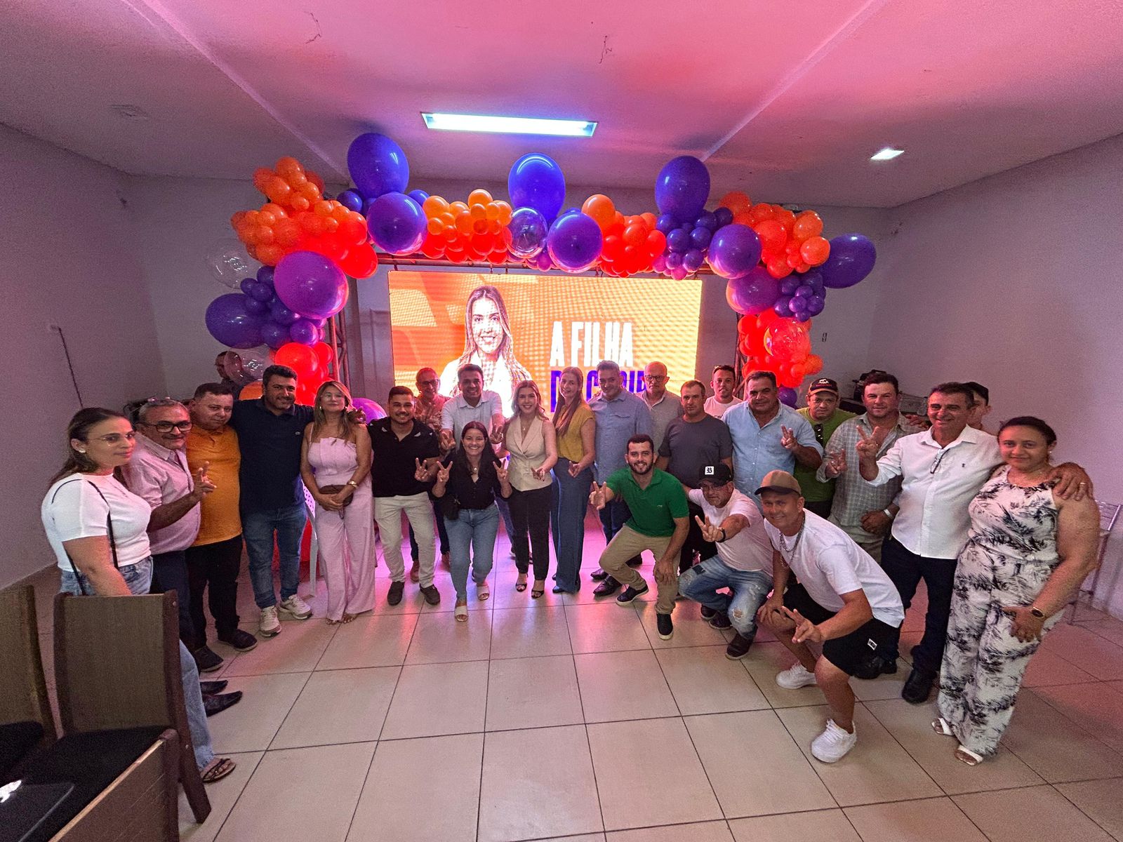 Prefeito de Amparo, Tarcio Gabriel, demonstra força política ao reunir 8 vereadores e lideranças no lançamento da pré-candidatura de Ana Lorena