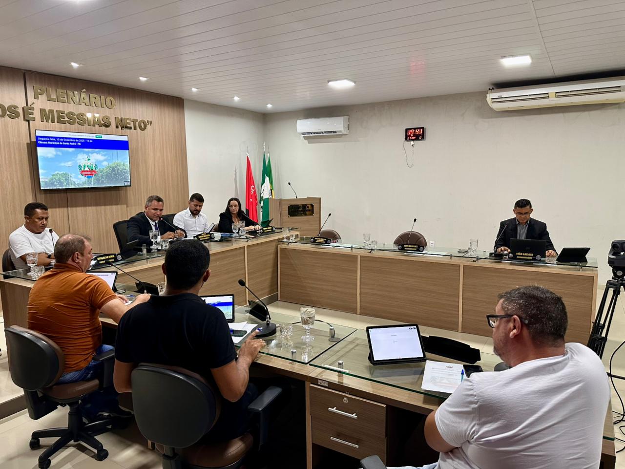 Câmara de Santo André, em sessão extraordinária, mantém parecer do TCE e aprova contas do prefeito Edglei Amorim referentes ao exercício de 2022