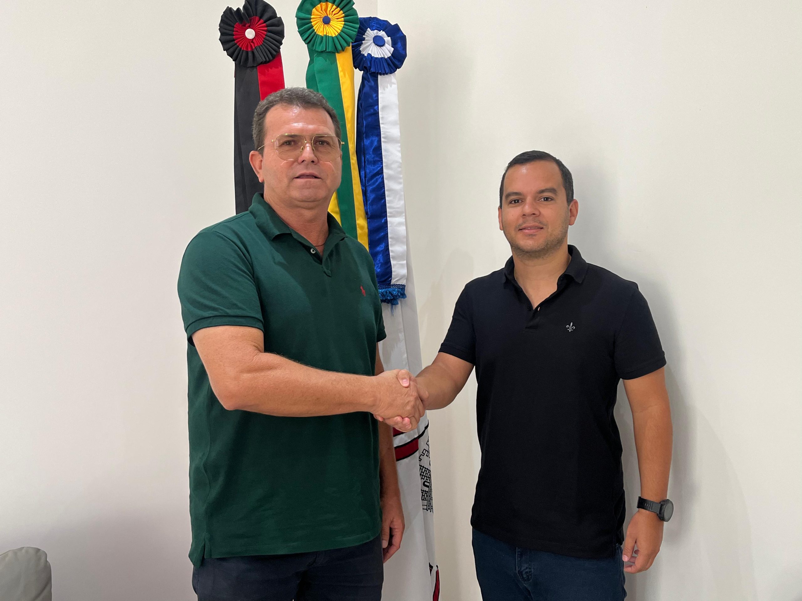 Prefeito Manezinho Lourenço assina Ordem de Serviço para construção de Espaço Esportivo Comunitário no bairro Mandacaru